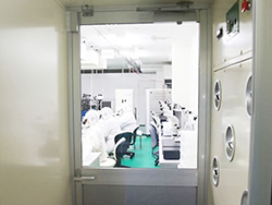 Air shower at the entrance of the clean room